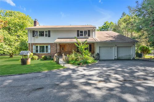 270 Frost Pond Rd, Glen Head, NY, 11545-2417 | Card Image