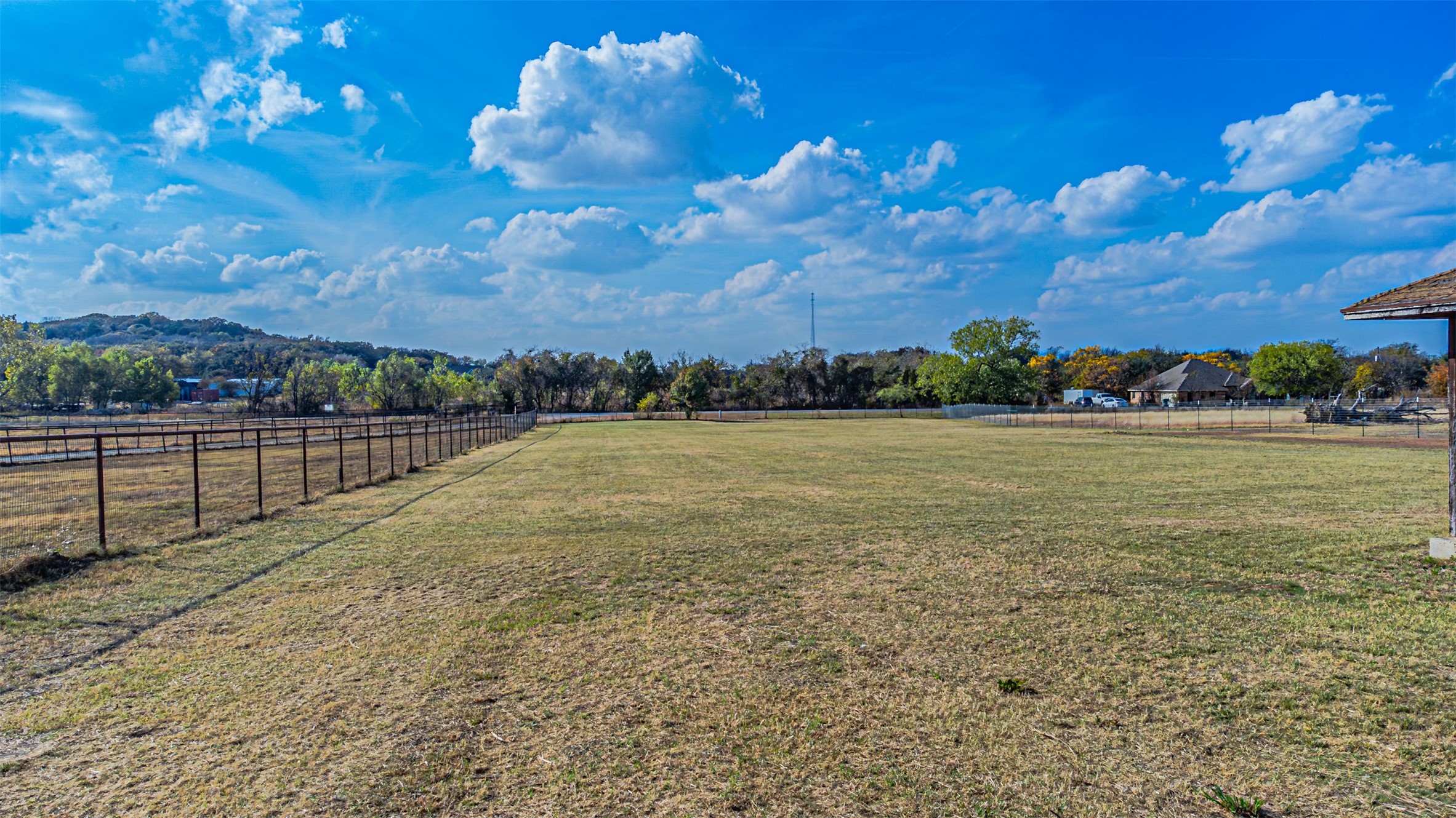 Land in Crowley