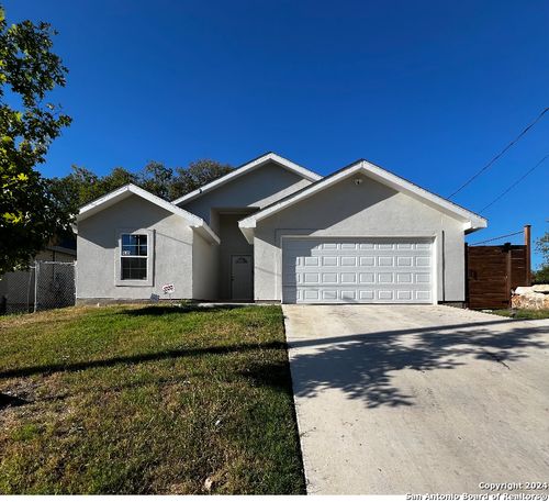 935 Yucca St, San Antonio, TX, 78220-4256 | Card Image
