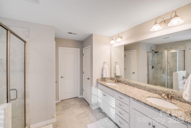 Owners bath - dual vanities | Image 28