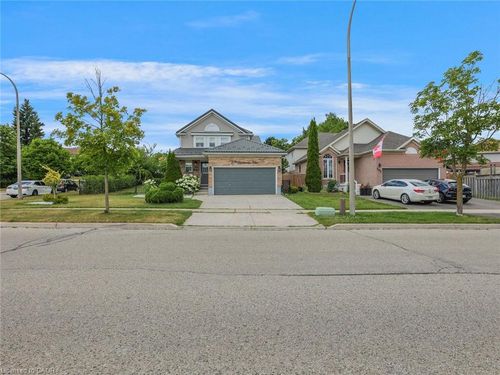 209 Briarmeadow Dr, Kitchener, ON, N2A4C5 | Card Image