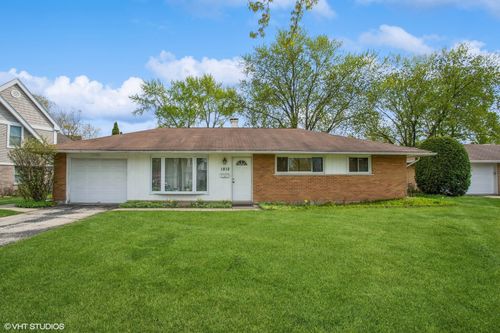 1812 N Mitchell Ave, Arlington Heights, IL, 60004-3739 | Card Image