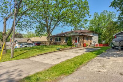 22 Chippewa St W, Home with 4 bedrooms, 2 bathrooms and 3 parking in Haldimand ON | Image 3