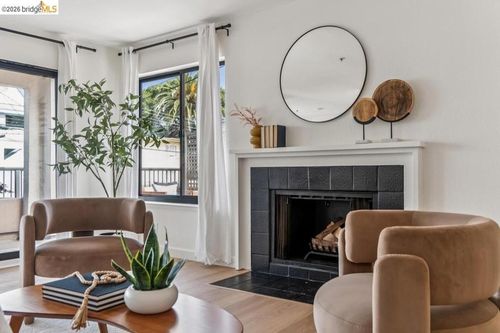 apt-212-322 Hanover Ave, Oakland, CA, 94606-1393 | Card Image