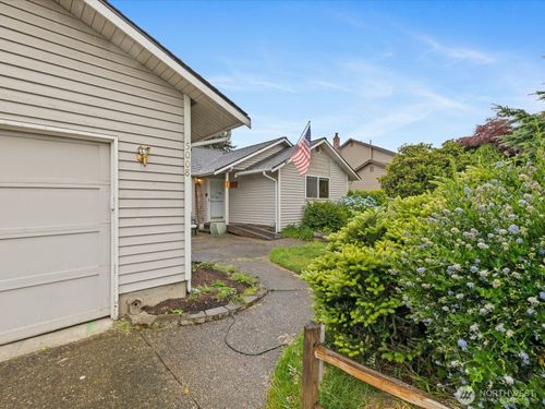 5008 138th St Ne, Marysville, WA, 98271-7821 | Card Image
