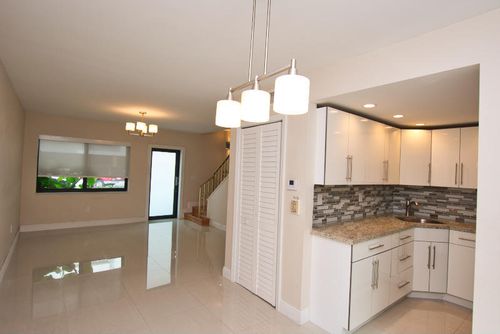 300 80th St, Miami Beach, FL, 33141-1613 | Card Image