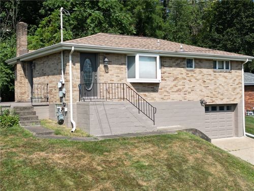 86 Thorncrest Dr, Mc Kees Rocks, PA, 15136-1808 | Card Image