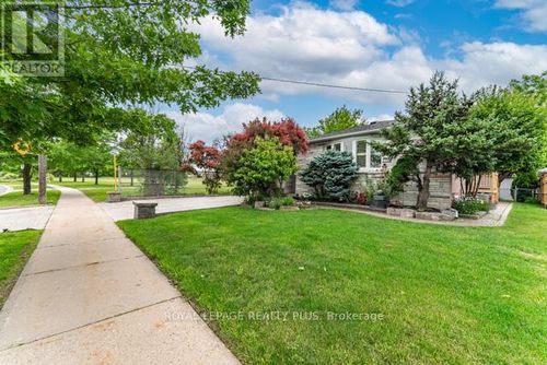 87 Hullmar Dr, North York, ON, M3N2E2 | Card Image