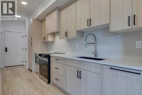 4270 Norford Ave Nw, Calgary, AB, T3B6P8 | Card Image