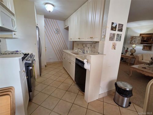 5d-18-05 215th St, Bayside, NY, 11360-2104 | Card Image