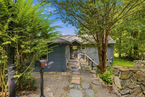 44 Cayuga Rd, Putnam Valley, NY, 10579-2106 | Card Image