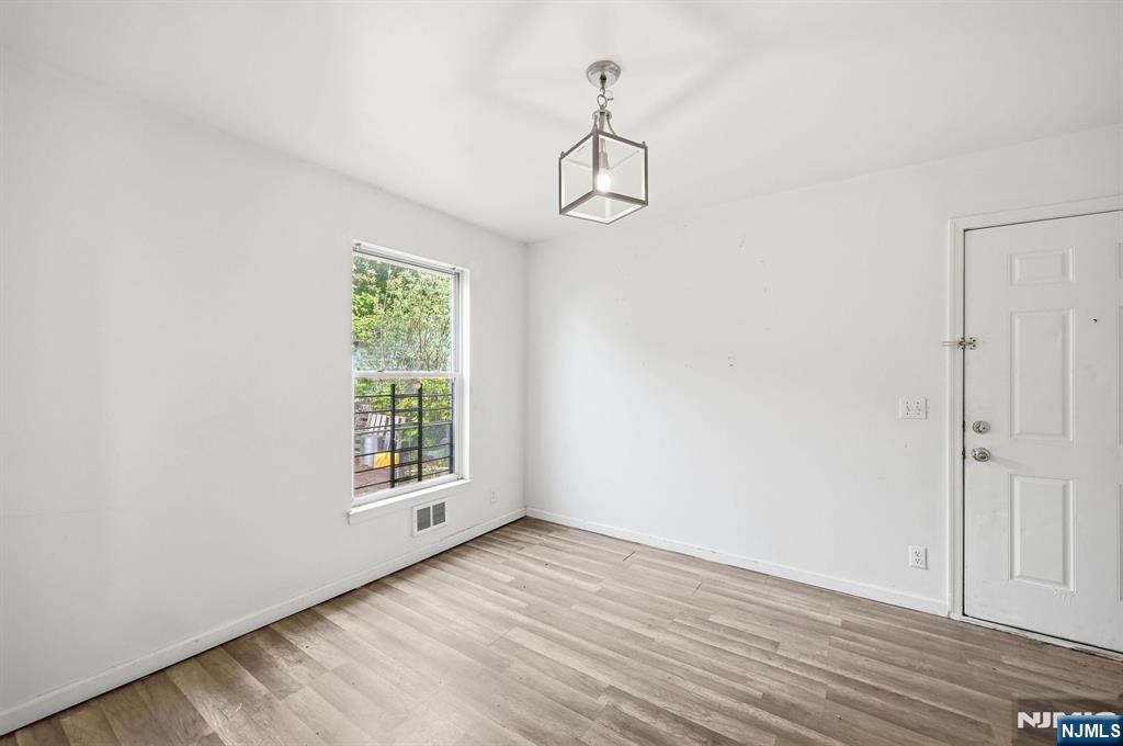 Residential Income in Newark 5