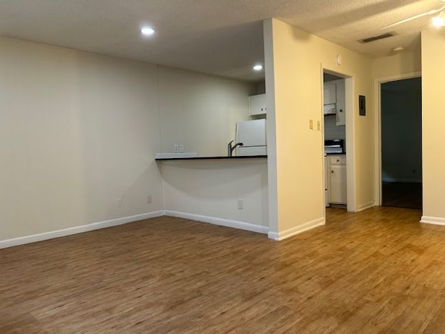 APT-122 - 5001 Bull Creek Rd, Condo with 1 bedrooms, 1 bathrooms and 1 parking in Austin TX | Image 5