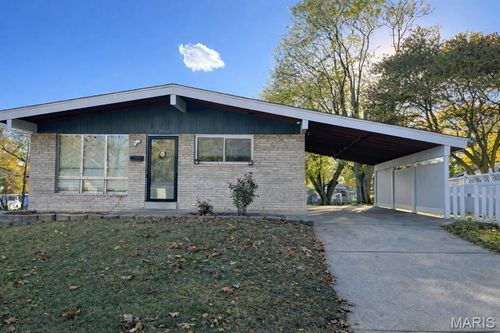 2410 Mockingbird Ln, Florissant, MO, 63031-3528 | Card Image