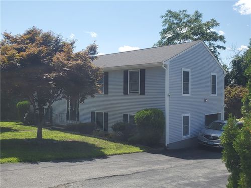 90 Maybury St, Cumberland, RI, 02864-6823 | Card Image