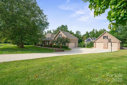 6200 Bellingham Dr, Mount Holly, NC, 28120-8707 | Card Image