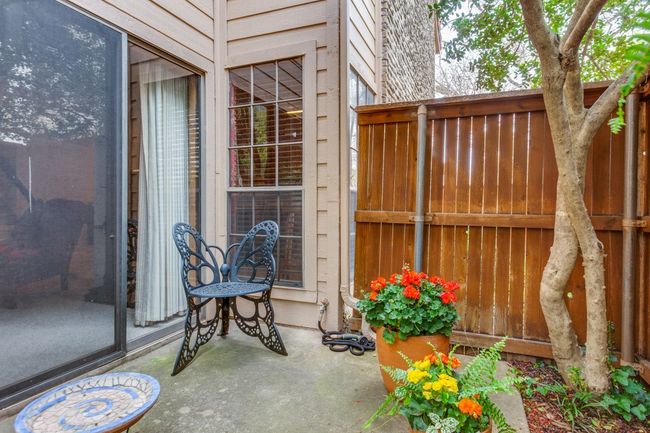 Private fenced patio | Image 12