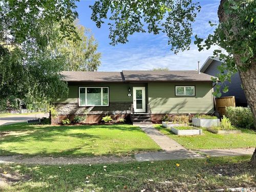 402 Crawford Ave E, Melfort, SK, S0E1A0 | Card Image