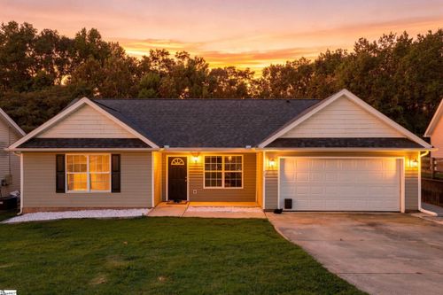270 Chateau Street, Boiling Springs, SC, 29316-5161 | Card Image