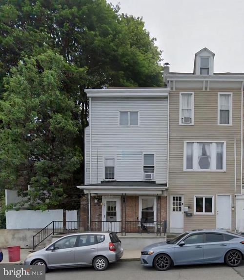 621 Laurel Blvd, POTTSVILLE, PA, 17901-2413 | Card Image