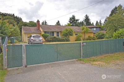 13053 Roosevelt Way Ne, House other with 3 bedrooms, 2 bathrooms and 1 parking in Seattle WA | Image 3