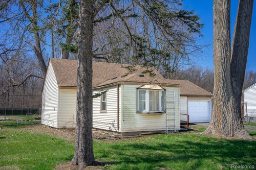14088 Fellrath St, Taylor, MI, 48180-4458 | Card Image