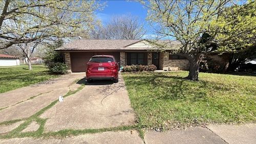 1002 Se 2nd St, Grand Prairie, TX, 75051-3213 | Card Image