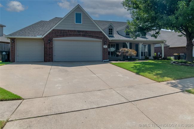 3 car garage | Image 23