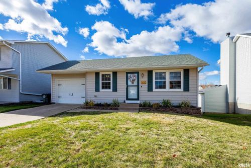 6050 Hillandale Rd, Davenport, IA, 52806-2743 | Card Image