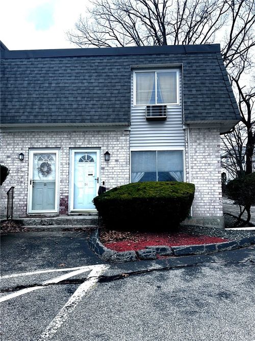 th54-1560 Douglas Ave, North Providence, RI, 02904-8939 | Card Image