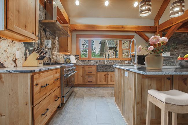 Kitchen- digitally staged | Image 16