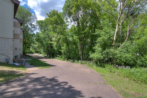 1-205 Galloway Ct, Menomonie, WI, 54751-3170 | Card Image