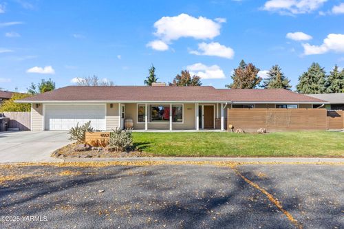 4507 Fairbrook Dr, Yakima, WA, 98908-3738 | Card Image