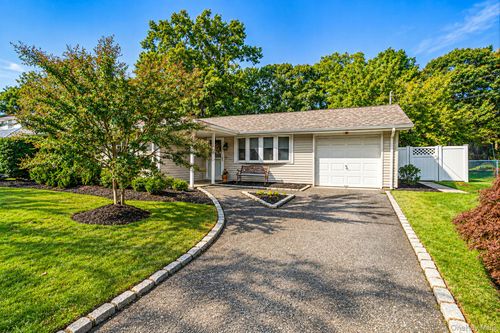 5 Allegheny Dr S, Farmingville, NY, 11738-2805 | Card Image