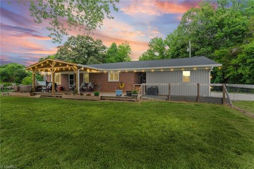 111 Pool Dr, Mocksville, NC, 27028-7354 | Card Image