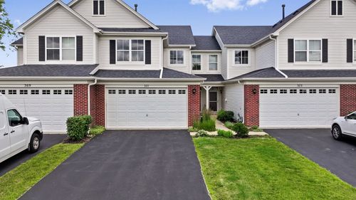 371 Mcgrath Dr, Oswego, IL, 60543-4032 | Card Image