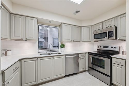 109-5220 Weslayan St, Houston, TX, 77005-1095 | Card Image