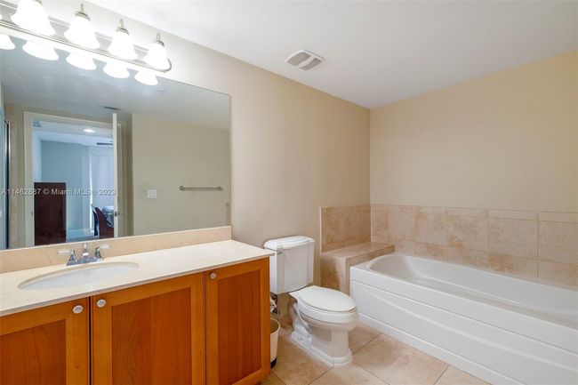 APT-717 - 55 Merrick Way, Condo with 2 bedrooms, 2 bathrooms and null parking in Coral Gables FL | Image 11