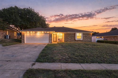 228 Meadowhill Dr, Benbrook, TX, 76126-4013 | Card Image