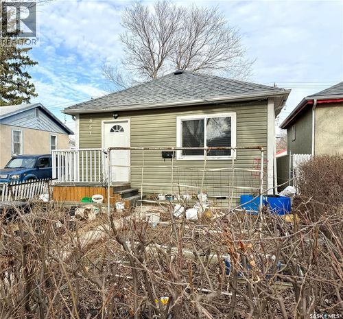 651 Queen St, Regina, SK, S4T4A2 | Card Image