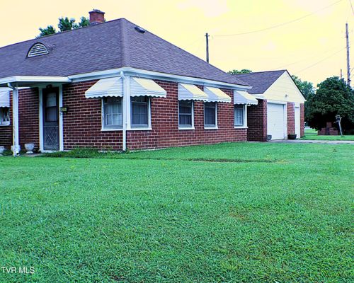 401 Cherokee Village Dr, Kingsport, TN, 37660-3669 | Card Image