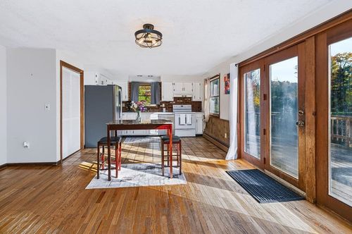 789 Post Rd, Rutland, VT, 05701-9091 | Card Image