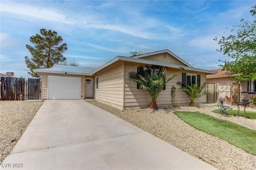 4739 Glenndavis Dr, Las Vegas, NV, 89121-6961 | Card Image