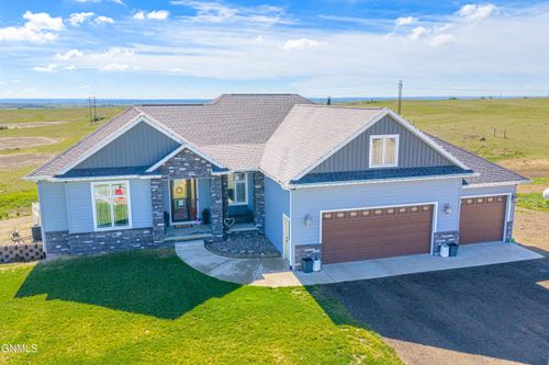 4934 145th Ave Nw, Williston, ND, 58801-9008 | Card Image