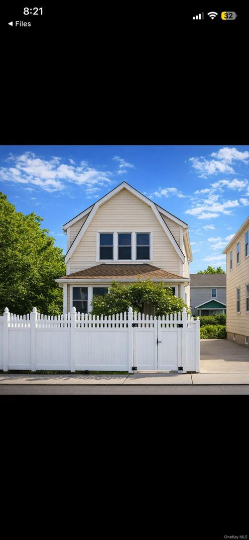 18250 90th Ave, Hollis, NY, 11423-1732 | Card Image