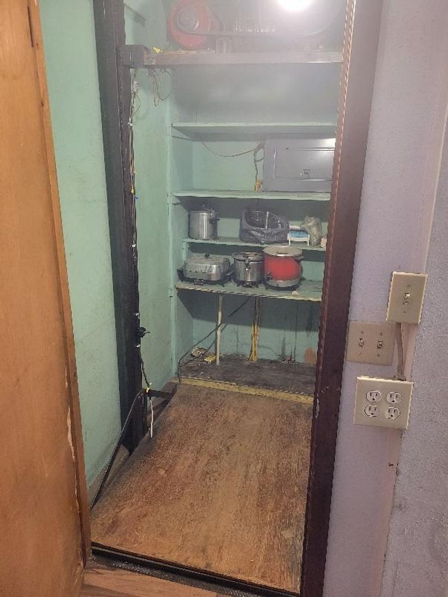 Non Conforming Elevator In Home. | Image 18