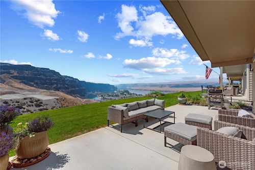 9773 Ridgeview Dr Nw, Quincy, WA, 98848-9167 | Card Image