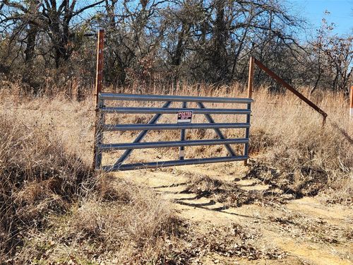 925 Three Skillet Rd, Springtown, TX, 76082-4238 | Card Image