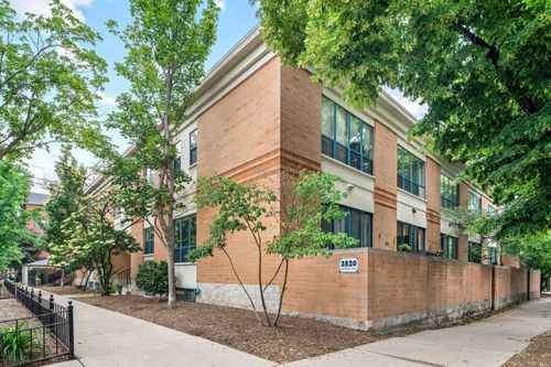 g-2820 N Greenview Ave, Chicago, IL, 60657-4072 | Card Image