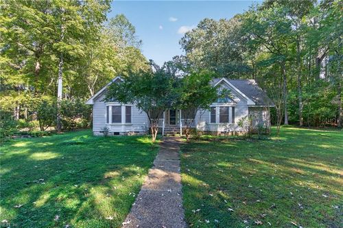8139 Manor Dr, Gloucester, VA, 23061-3129 | Card Image